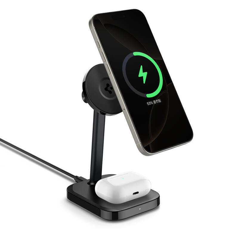 스마트폰과 무선 이어폰이 동시에 충전되는 무선 충전 스탠드.